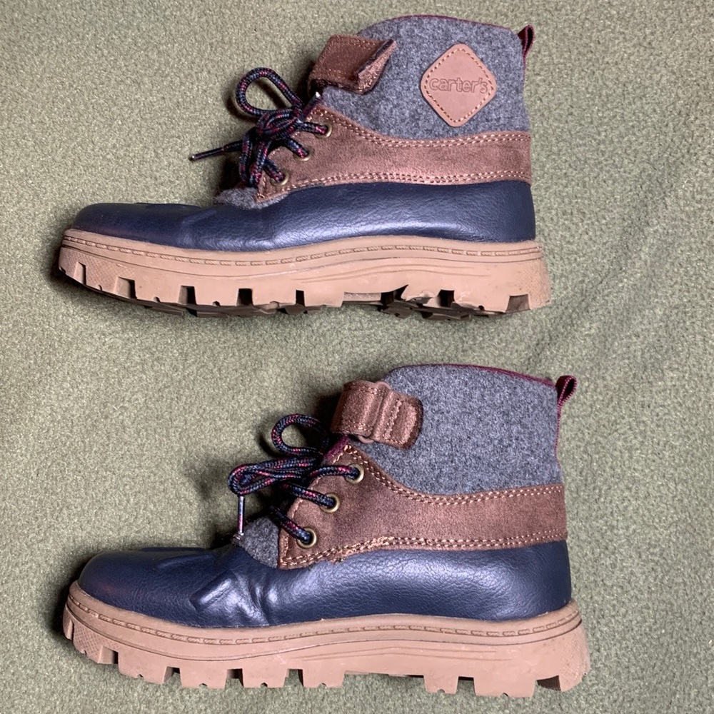 Very good condition boy’s blue and brown snow boots. Size 1 - Picture 3 of 12